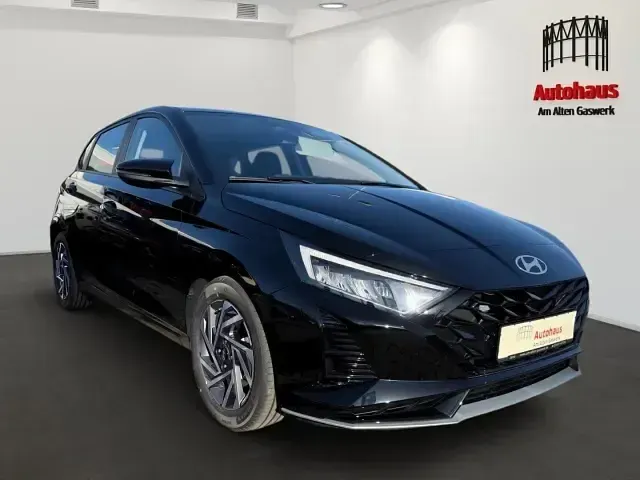 Neu Hyundai i20 101 PS (74 kW) 2025 Phantom black / met (schwarz) Kleinwagen
