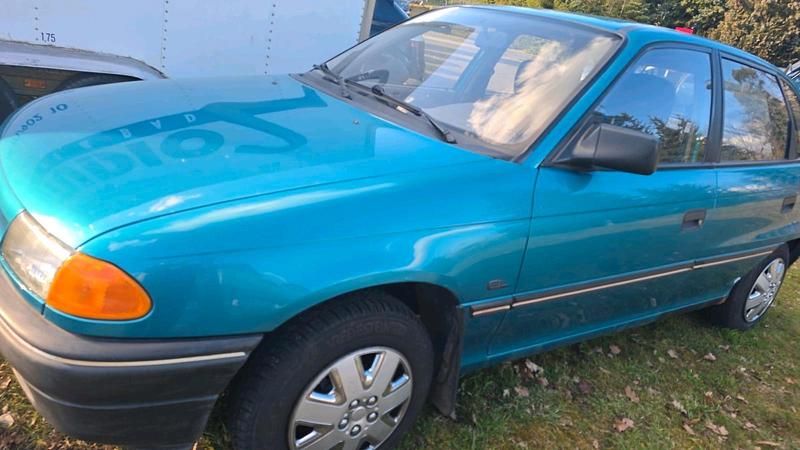 Usata Opel Astra 60 CV (44 kW) 1994 Blu Utilitaria