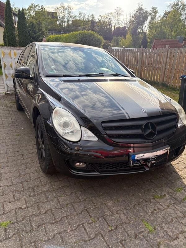 Schwarz Gebraucht 2006 Mercedes R500 Van / Kleinbus | 7.500 € (Superpreis) - Bild 1/4