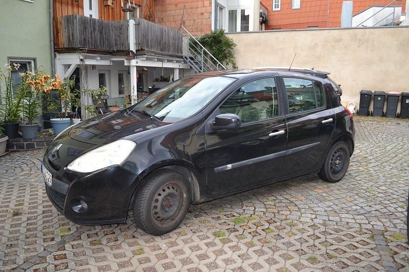 Schwarz Gebraucht 2011 Renault Clio II Expression Kleinwagen | 850 € (Superpreis) - Bild 1/4