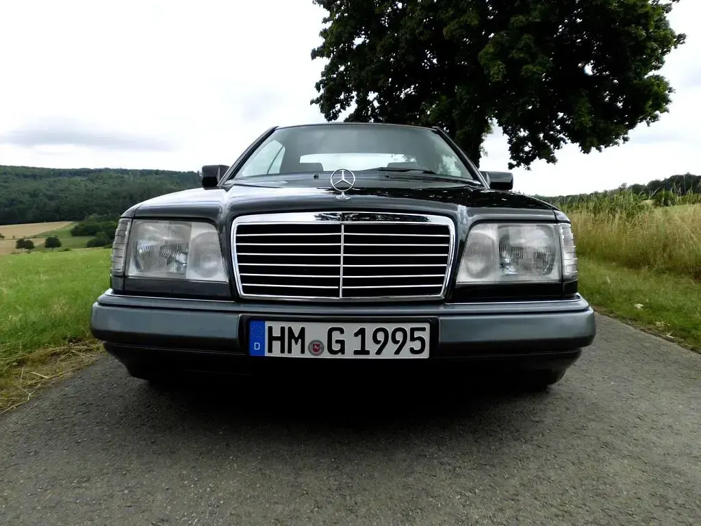 Gebraucht Mercedes E220 150 PS (110 kW) 1995 Schwarz Coupé