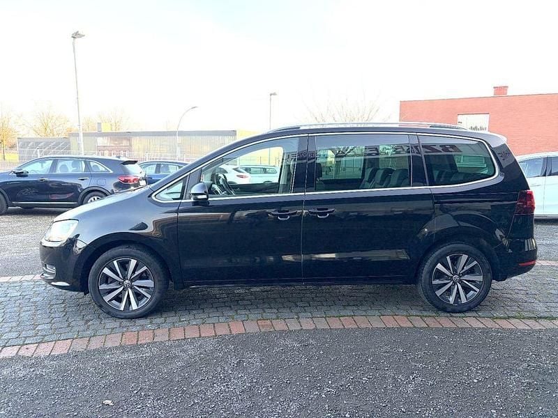 Gebraucht VW Sharan Highline 150 PS (110 kW) 2020 Schwarz Van / Kleinbus