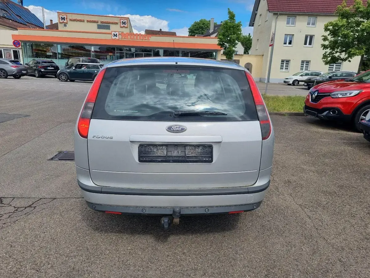 Gebraucht Ford Focus Ambiente 101 PS (74 kW) 2007 Silber Kombi
