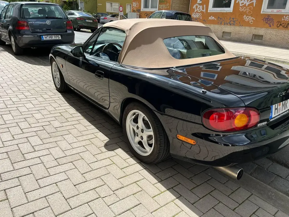 Używany Mazda MX5 140 KM (102 kW) 2000 Czarny Kabriolet