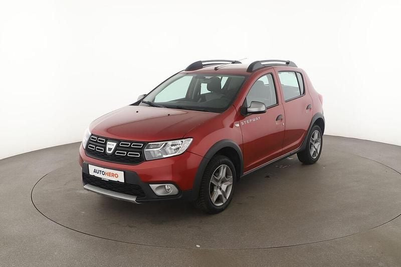 Schwarz Gebraucht 2016 Dacia Sandero Prestige Limousine | 9.790 € - Bild 1/3