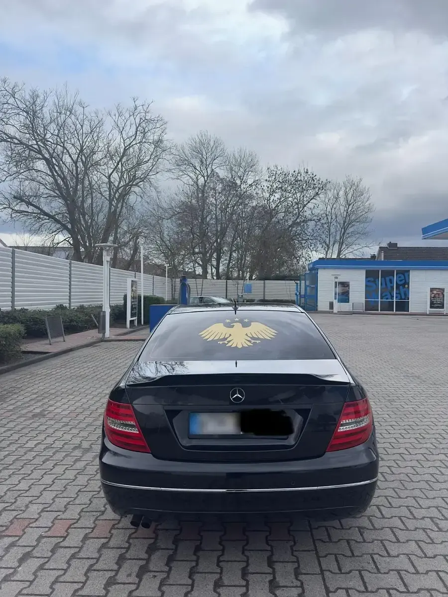 Gebraucht Mercedes C180 156 PS (114 kW) 2011 Schwarz Limousine