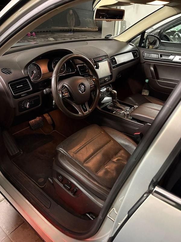 Gebraucht VW Touareg 245 PS (180 kW) 2014 Silber SUV