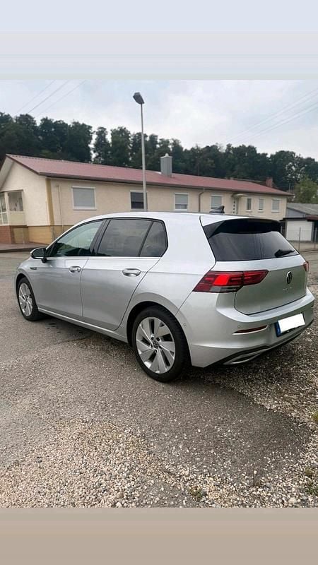 Grau Gebraucht 2025 VW Golf Style Limousine | 23.000 € (Guter Preis) - Bild 1/4