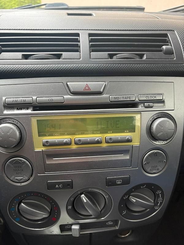 Usata Mazda 2 100 CV (73 kW) 2005 Grigio Utilitaria