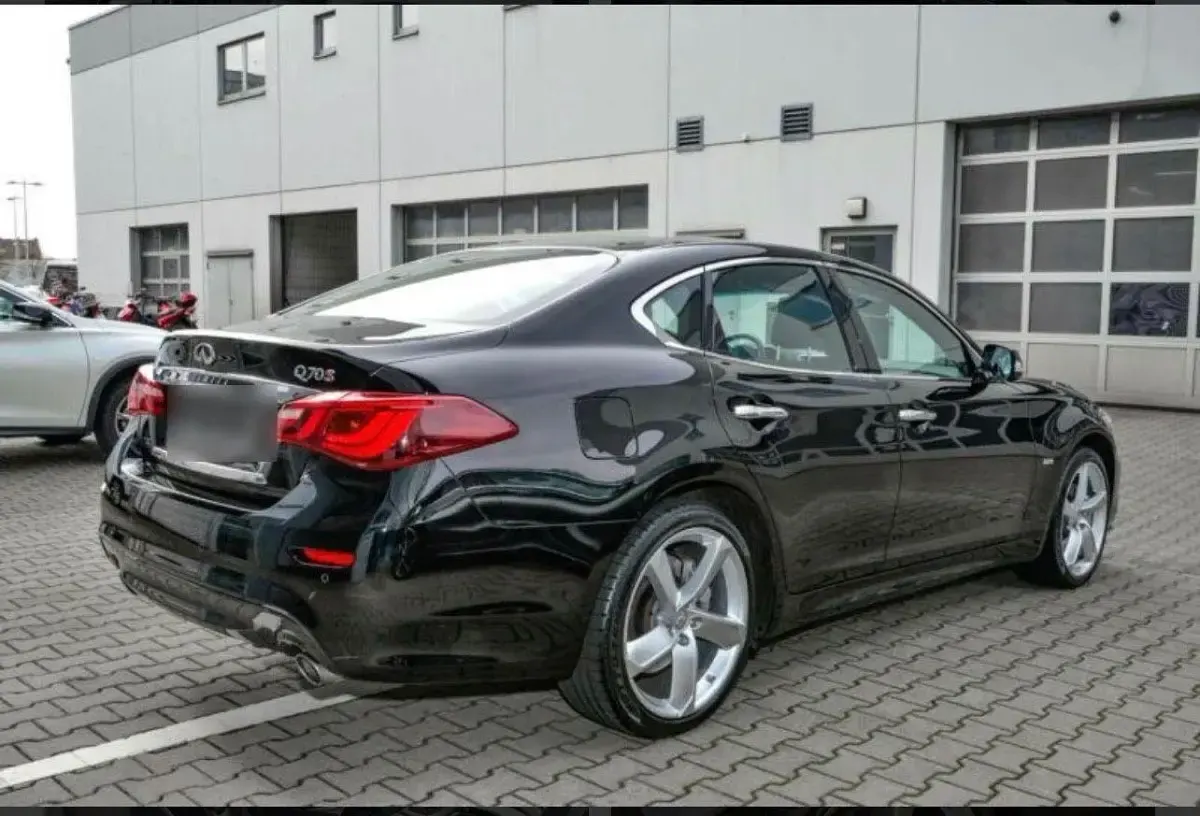 Gebraucht Infiniti Q70 Premium 170 PS (125 kW) 2015 Schwarz Limousine