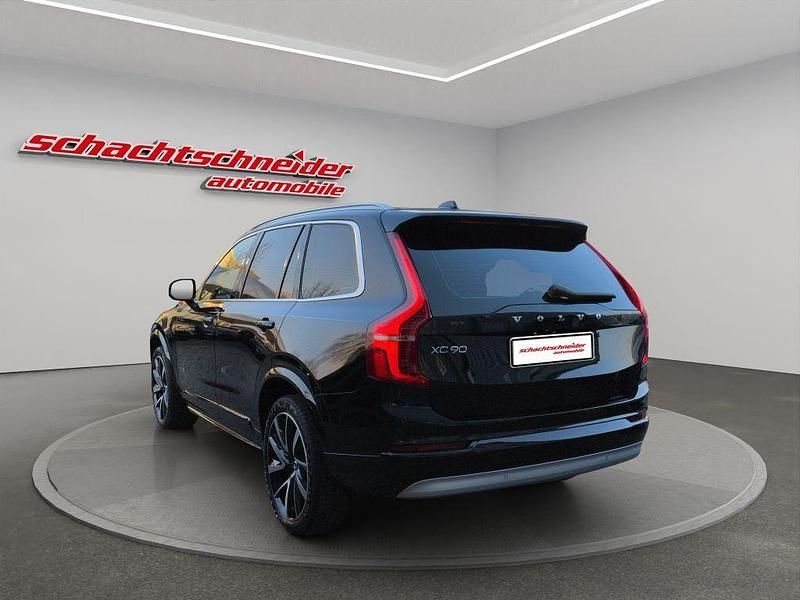 Gebraucht Volvo XC90 Momentum 250 PS (183 kW) 2021 Onyx schwarzmetallic SUV