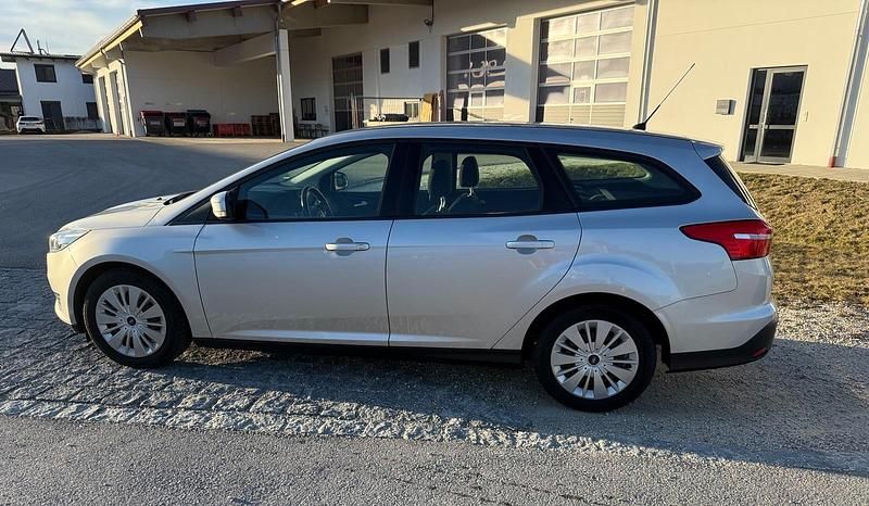 Gebraucht Ford Focus 100 PS (73 kW) 2015 Silber Kombi