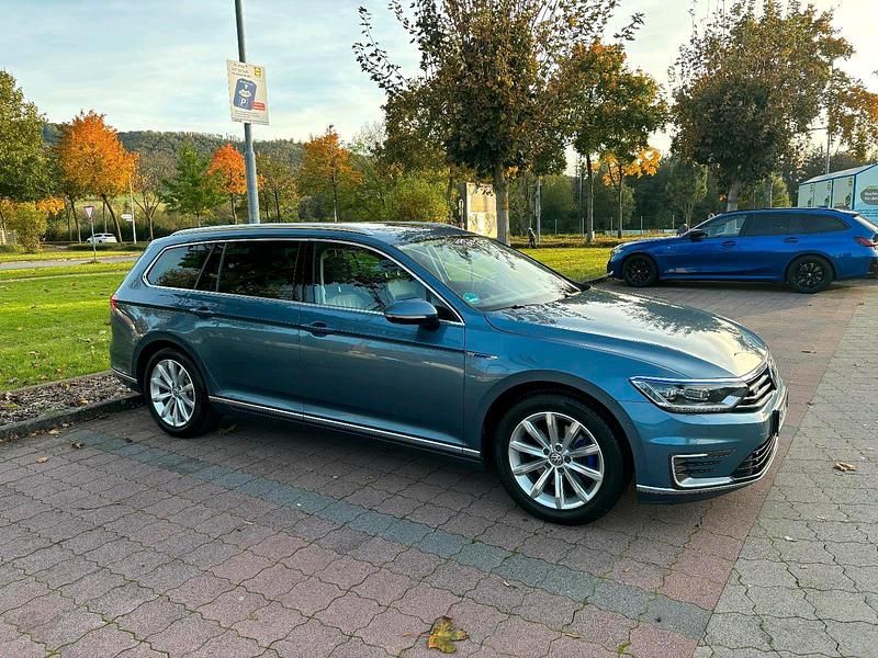 Blau Gebraucht 2018 VW Passat GTE Kombi | 14.600 € (Fairer Preis) - Bild 1/4