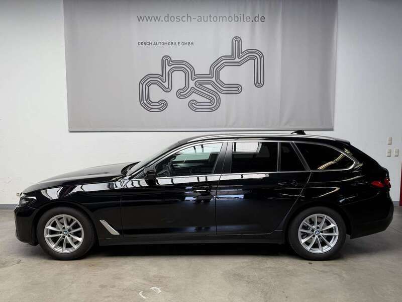 Schwarz ii Gebraucht 2021 BMW 520 Sport Line Kombi | 25.990 € (Guter Preis) - Bild 1/4