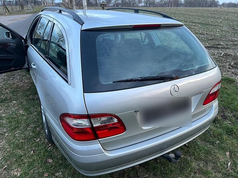 Gebraucht Mercedes E200 163 PS (119 kW) 2003 Silber Kombi