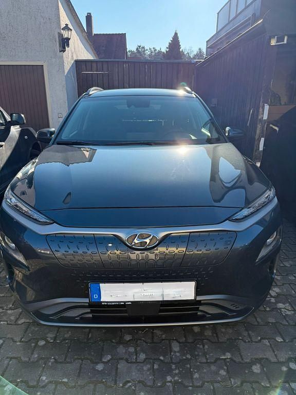 Grau Gebraucht 2020 Hyundai Kona Advantage SUV | 13.400 € (Guter Preis) - Bild 1/4