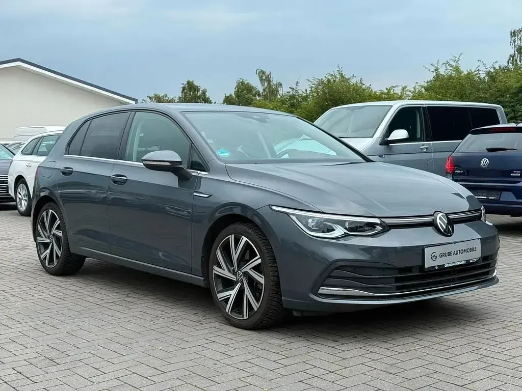 Gebraucht VW Golf VIII Style 190 PS (139 kW) 2022 Delfingrau Limousine