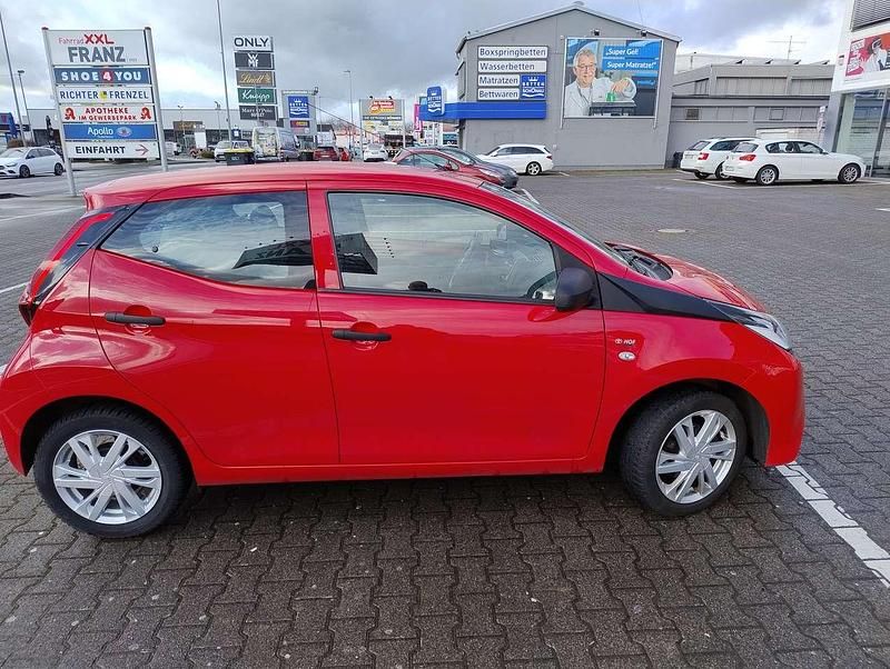 Gebraucht Toyota Aygo Business Edition 72 PS (52 kW) 2018 Rot Kleinwagen