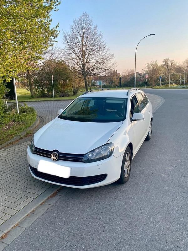 Weiß Gebraucht 2010 VW Golf VI Kombi | 2.900 € (Fairer Preis) - Bild 1/4