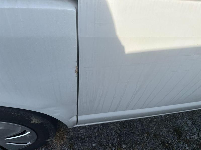 Gebraucht VW Caravelle Trendline 110 PS (80 kW) 2023 Weiß Van / Kleinbus