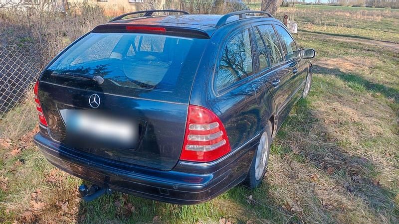 Gebraucht Mercedes C220 Elegance 143 PS (105 kW) 2002 Schwarz Kombi