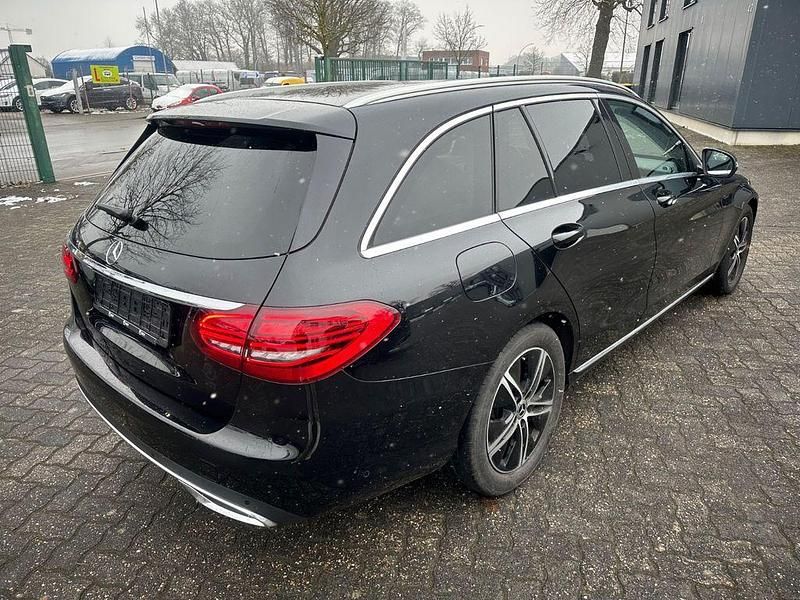 Gebraucht Mercedes C200 Avantgarde 160 PS (117 kW) 2020 Schwarz Limousine