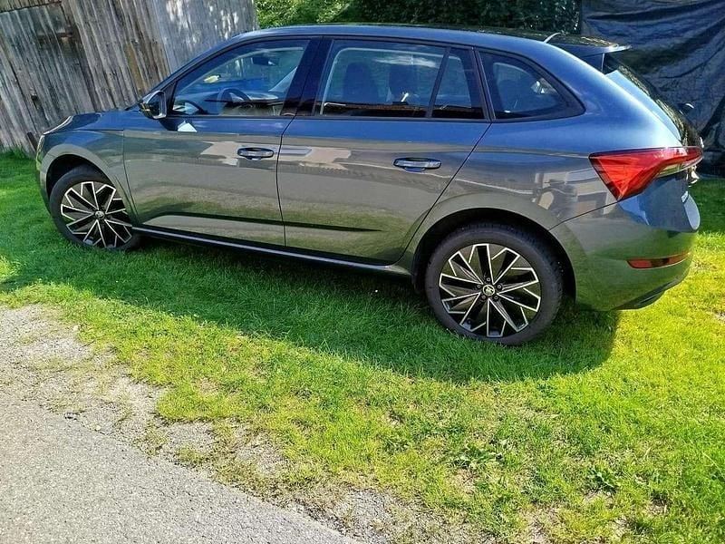 Grau Gebraucht 2020 Skoda Scala Style Kleinwagen | 16.400 € (Fairer Preis) - Bild 1/4