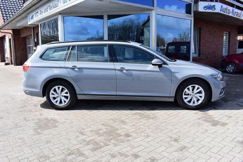 Gebraucht VW Passat Conceptline 150 PS (110 kW) 2022 Mondsteingrau Kombi