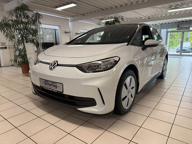 Weiß Gebraucht 2024 VW ID.3 Pro Kleinwagen | 30.970 € (Fairer Preis) - Bild 1/4