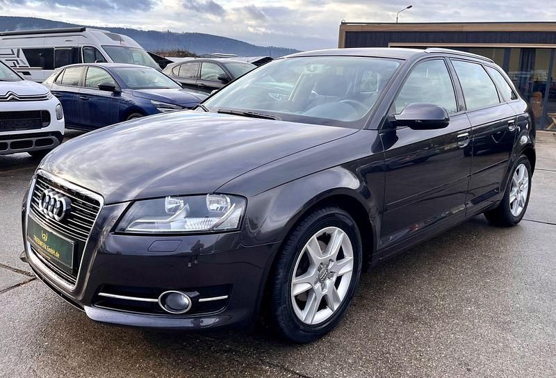 Grau Gebraucht 2012 Audi A3 Attraction Kombi | 8.999 € (Fairer Preis) - Bild 1/4