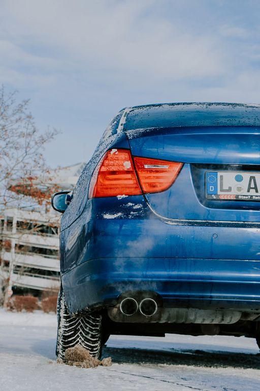 Gebraucht BMW 325 218 PS (160 kW) 2009 Blau Limousine