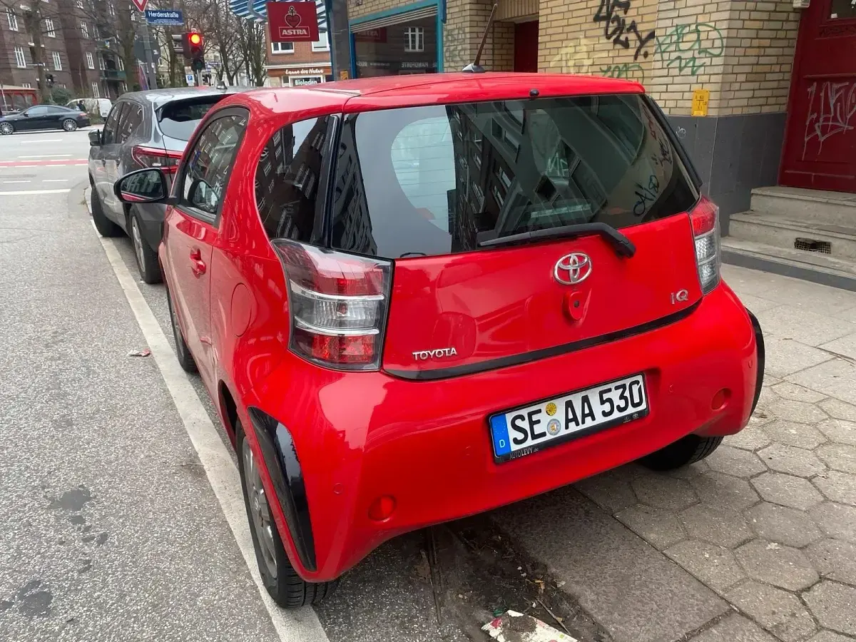 Gebraucht Toyota iQ 68 PS (50 kW) 2009 Rot Kleinwagen