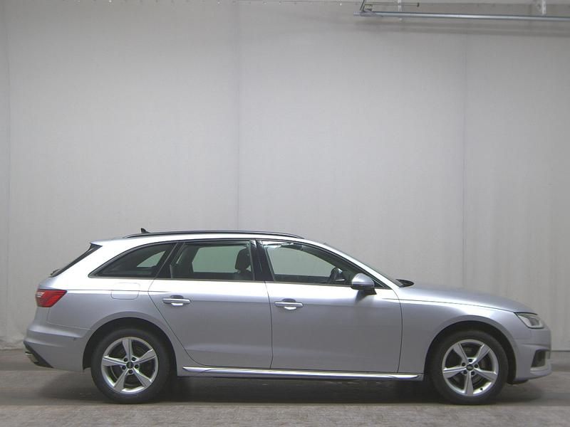Florettsilber (metallic) Gebraucht 2022 Audi A4 Ambiente Kombi | 22.980 € (Superpreis) - Bild 1/4