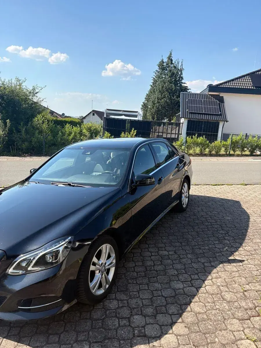 Gebraucht Mercedes E220 Avantgarde 170 PS (125 kW) 2015 Schwarz Kombi