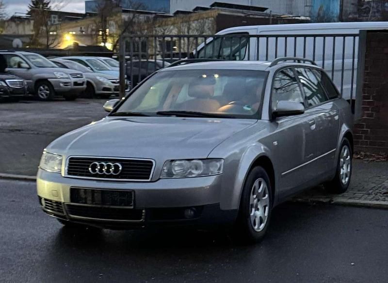 Silber Gebraucht 2002 Audi A4 Kombi | 2.200 € (Guter Preis) - Bild 1/4