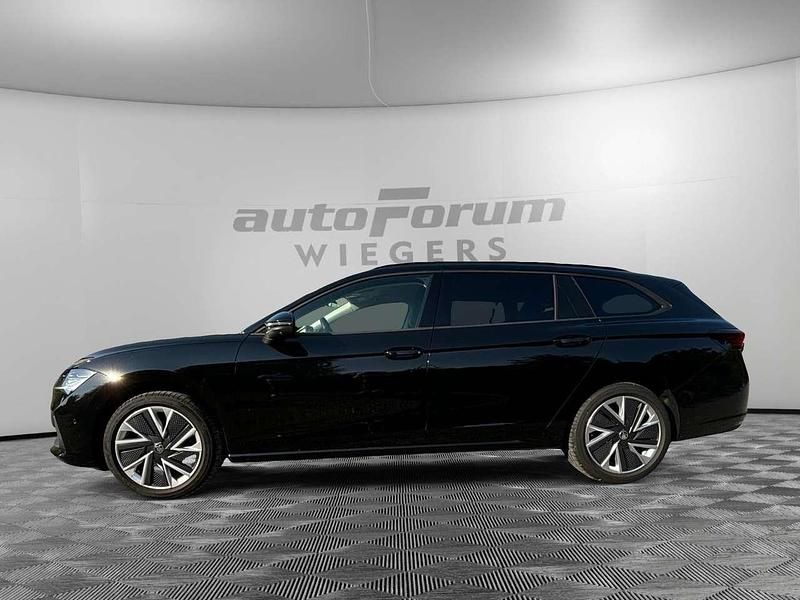 Gebraucht Skoda Superb Selection 150 PS (110 kW) 2024 Ebony schwarz metallic Kombi