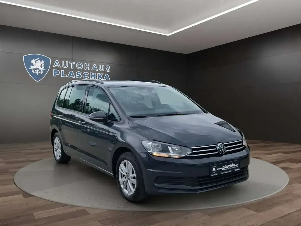Gebraucht VW Touran Comfortline 150 PS (110 kW) 2024 Uranograu Van / Kleinbus
