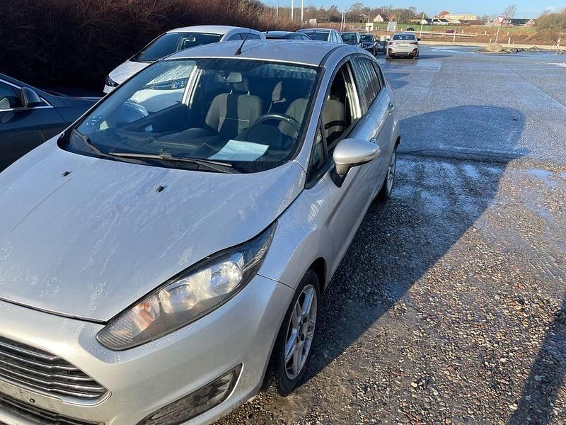 Gebraucht Ford Fiesta Trend 95 PS (69 kW) 2013 Silber Limousine