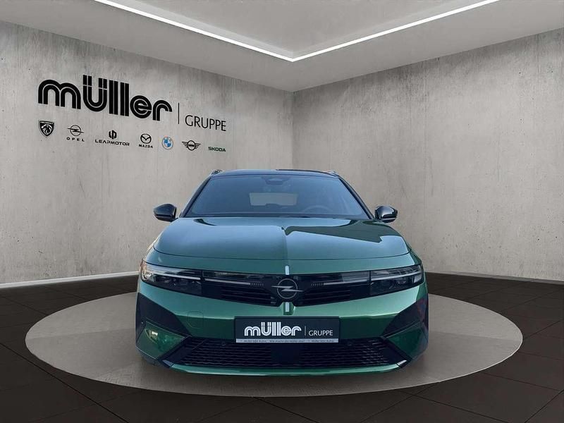 Neu Opel Astra Ultimate 145 PS (106 kW) 2026 Klover grün Kombi