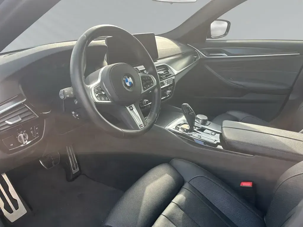 Gebraucht BMW 520 M Sport 190 PS (139 kW) 2023 Schwarz Limousine