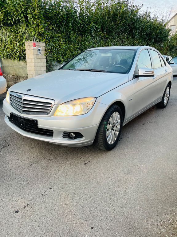 Silber Gebraucht 2009 Mercedes C180 Limousine | 6.500 € (Guter Preis) - Bild 1/4