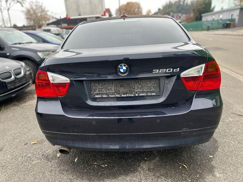 Gebraucht BMW 320 163 PS (119 kW) 2005 Blau Limousine
