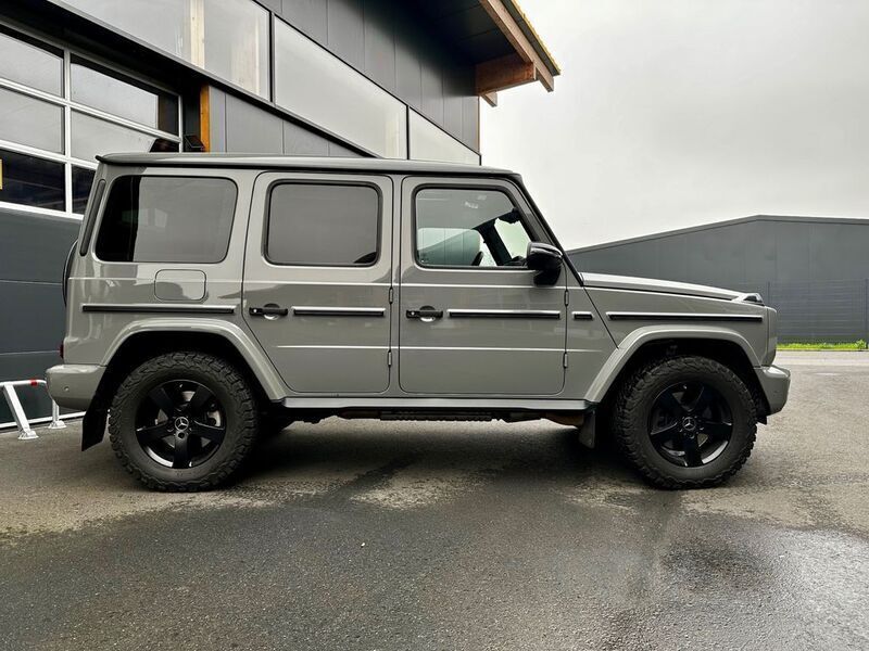 Grau Gebraucht 2023 Mercedes G400 SUV | 139.850 € (Teuer) - Bild 1/4