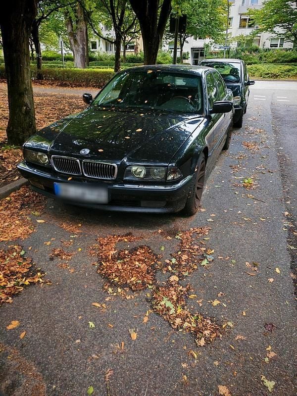 Schwarz Gebraucht 2000 BMW 735 Limousine | 2.700 € - Bild 1/4