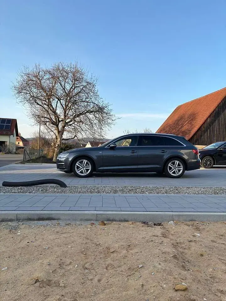 Gebraucht Audi A4 Sport 190 PS (139 kW) 2017 Grau Kombi