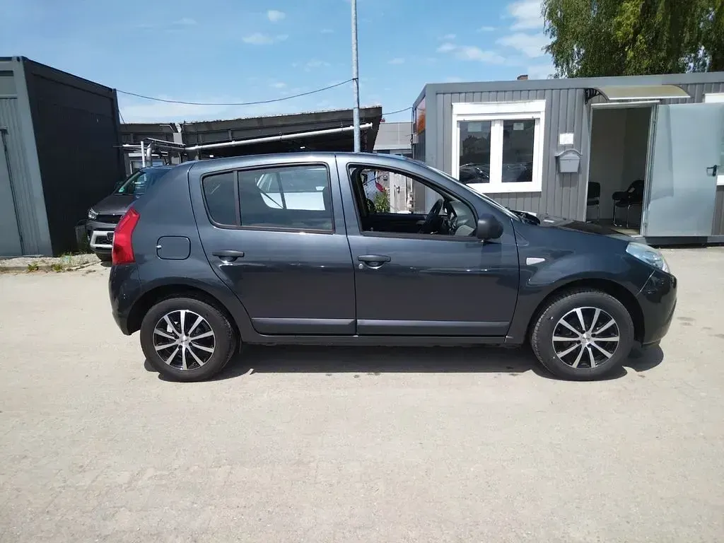 Gebraucht Dacia Sandero 75 PS (55 kW) 2010 Grau Limousine