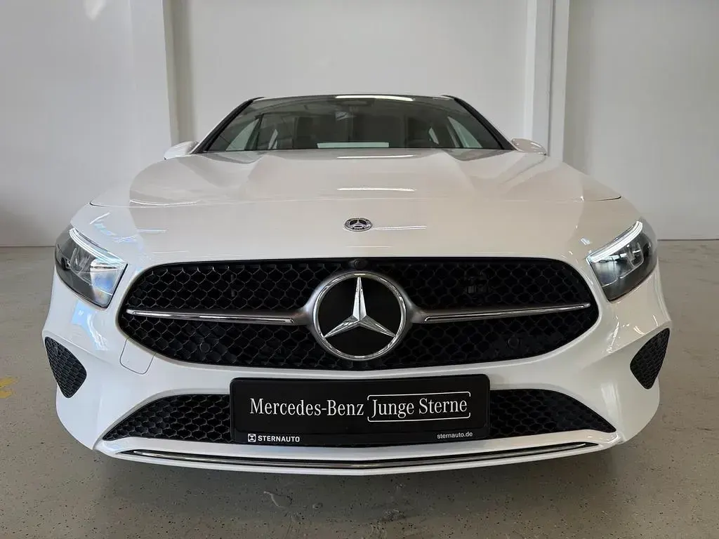 Gebraucht Mercedes A250 218 PS (160 kW) 2025 Unilack polarweiß Limousine