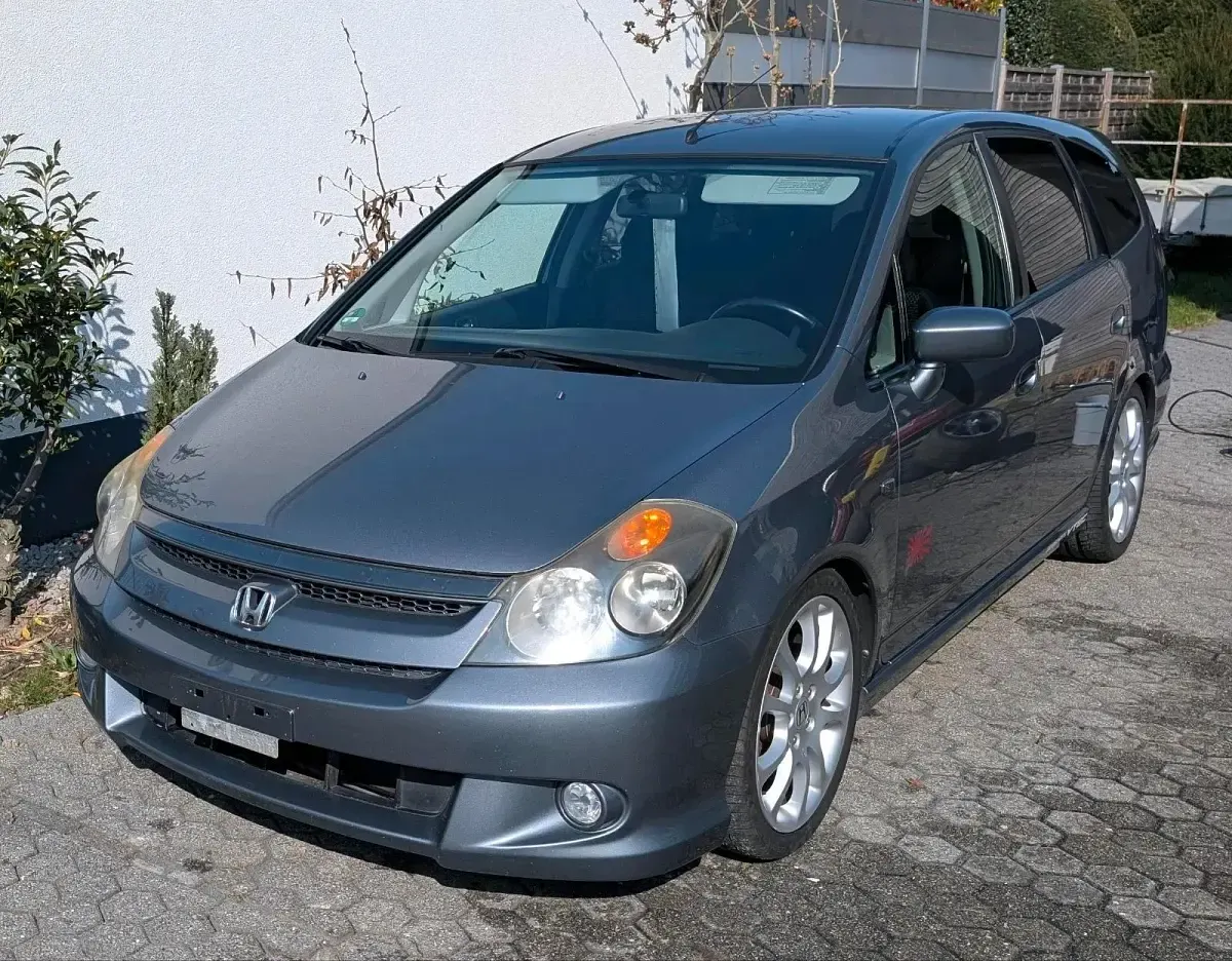 Käytetty Honda Stream 156 HP (114 kW) 2004 Harmaa Tila-auto