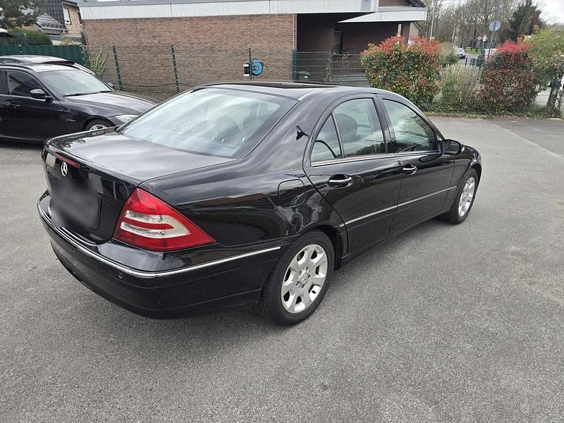 Gebraucht Mercedes C200 163 PS (119 kW) 2007 Schwarz Limousine