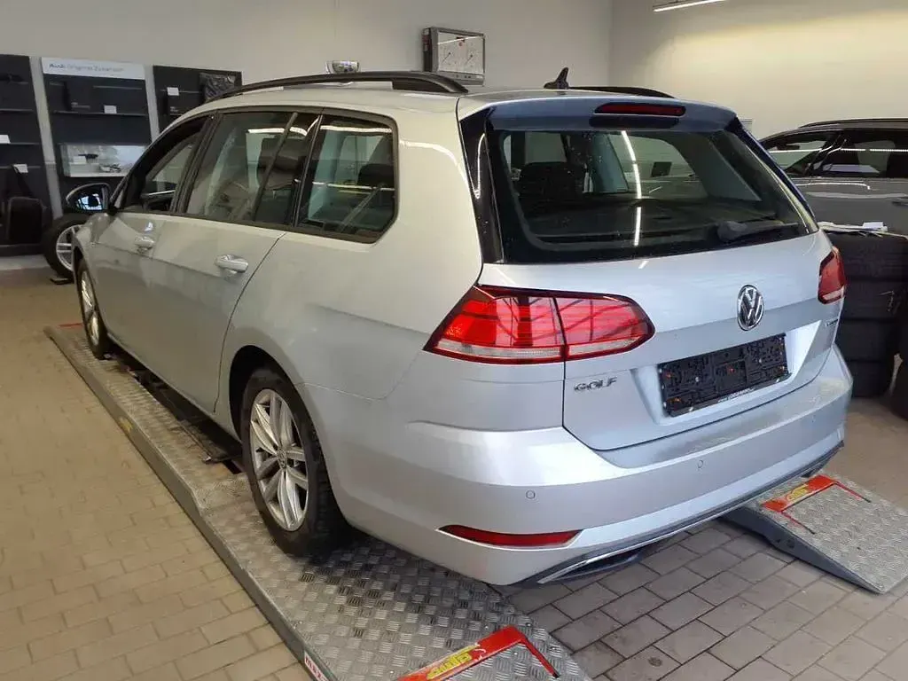 Gebraucht VW Golf VIII Comfortline 131 PS (96 kW) 2020 Silber Kombi